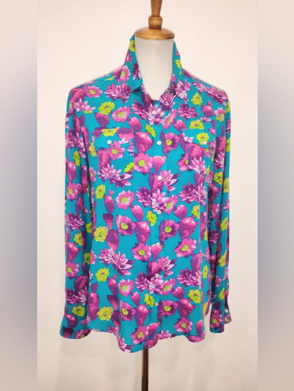 VIBRANT CACTUS FRUIT COWGIRL BLOUSE - Picture 3 of 10